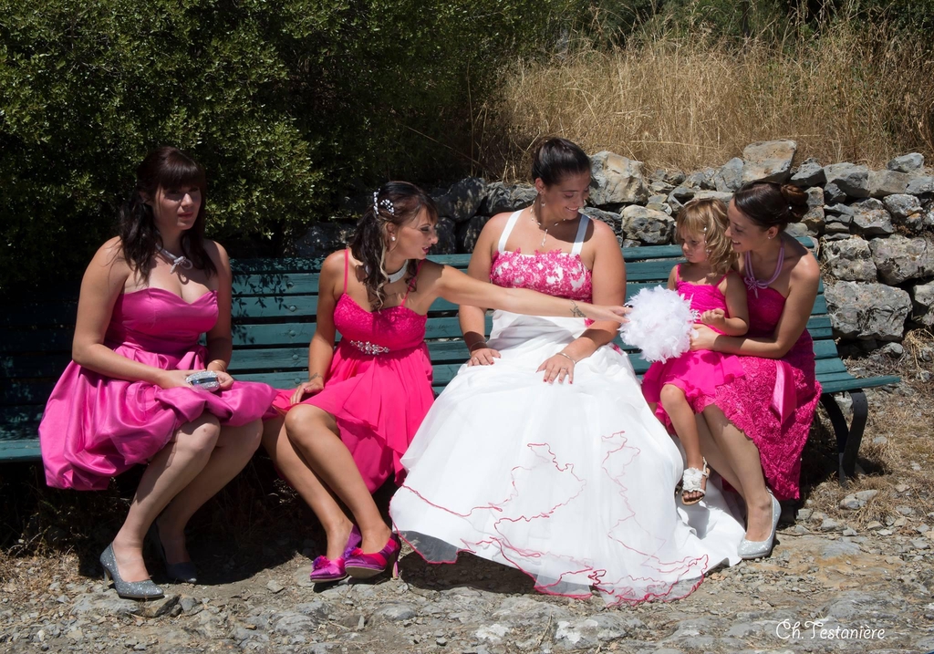 Robes de soirée, robes de cocktail, tenues de cérémonie, nœuds papillons