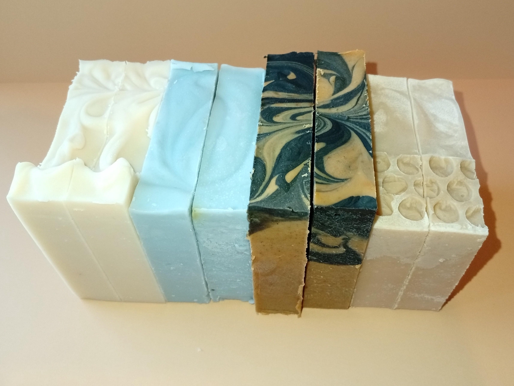 Savonnerie Ina'ture, bougies artisanales et  éléments de décoration d'intérieur en résine naturelle.