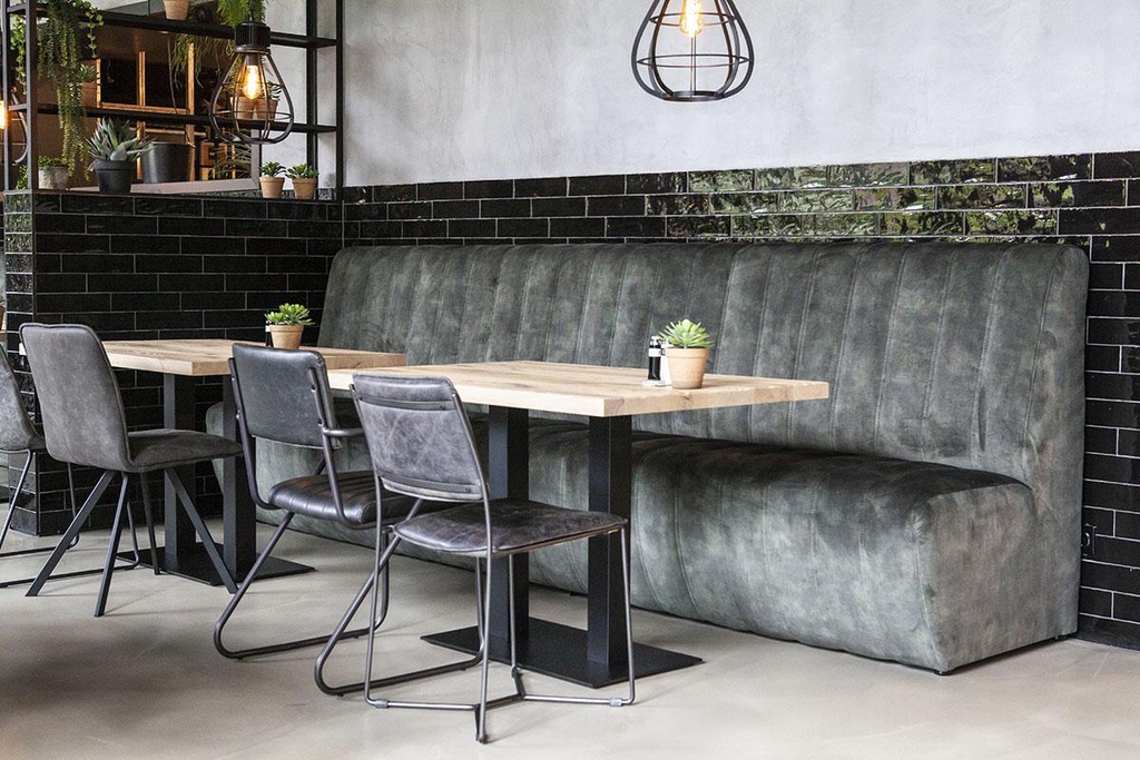U komt in ons assortiment de mooiste merken tegen zoals Dock Four, Zuiver, Dutchbone, White Label Living, d-Bodhi, Must living, Notes Interior Parfums en Lime-Light. Kom zeker zo spoedig mogelijk eens een kijkje nemen en ideeën op te doen voor uw interieur.

Onze showroom/winkel is gelegen op de Industrieweg 13 in Wijlre. Hier kunt u, naast de vertrouwde interieurbouw, terecht voor interieur- en kleuradvies, meubilair, woonaccessoires en verlichting.