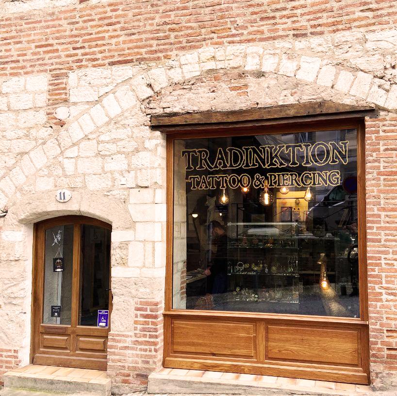 Vitrine studio Tradinktion à Albi