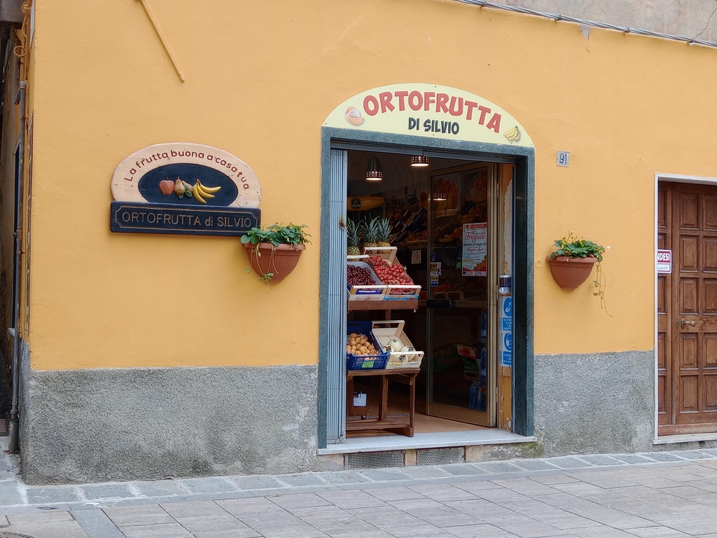 ORTOFRUTTA DI SILVIO, QUALITA , FRUTTA FRESCA, TANTI PRODOTTI KM 0
