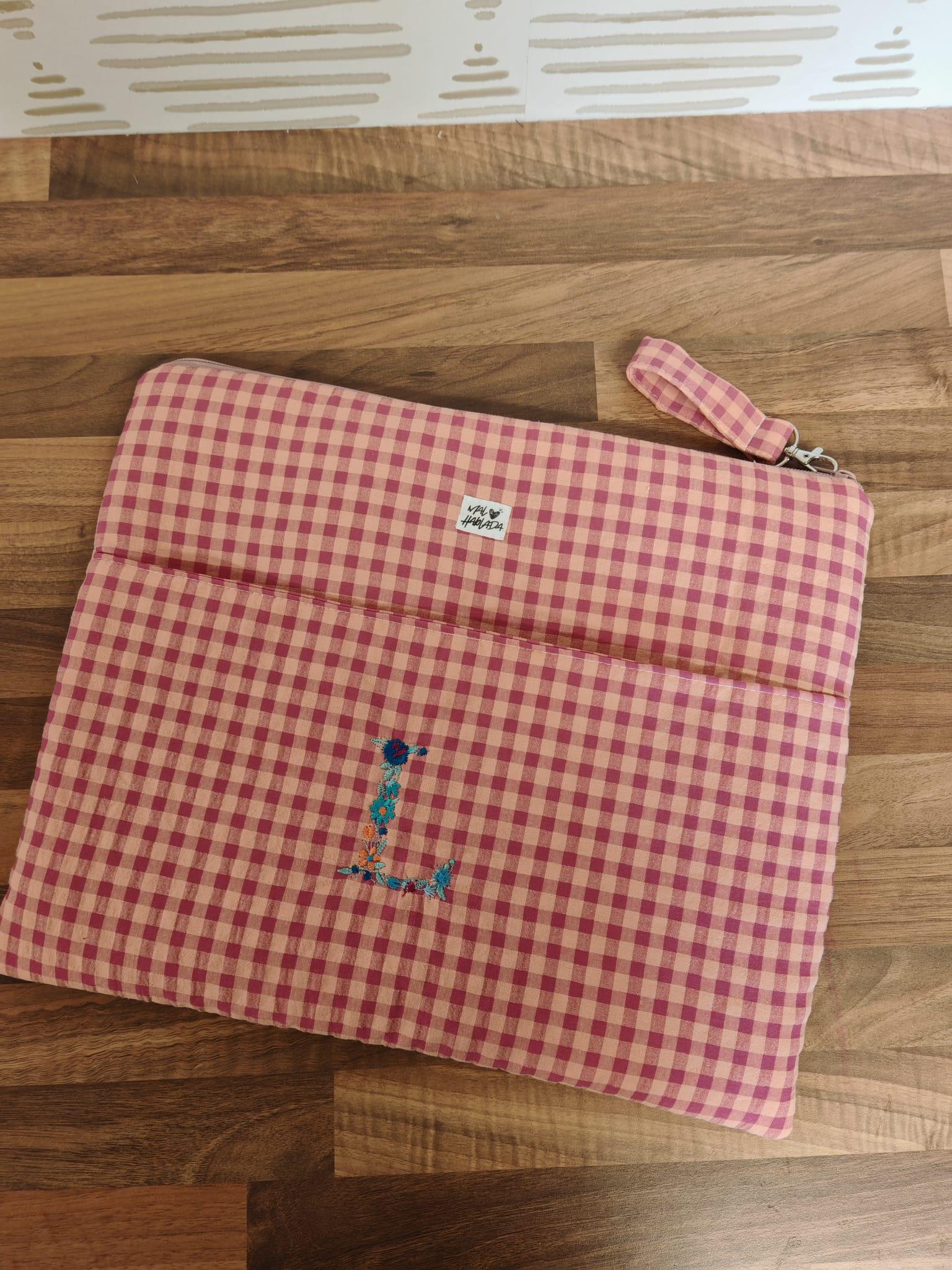 FUNDA PORTÁTIL O TABLET