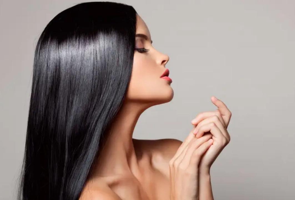 Un lissage de rêve sur tout type de cheveux