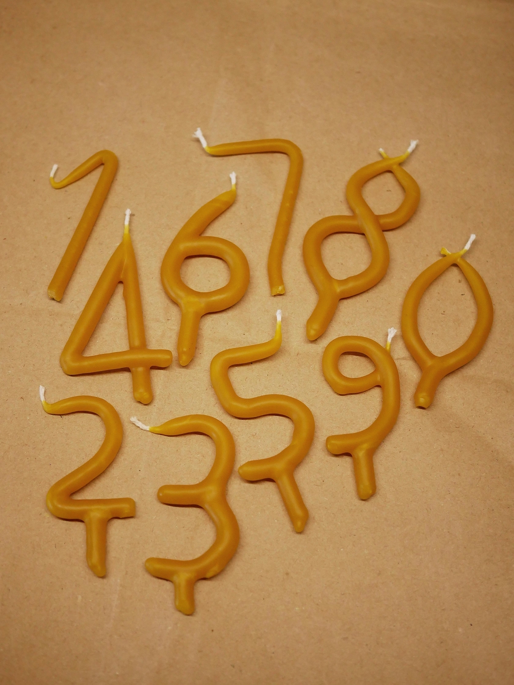 bougie d'anniversaire
bougie chiffre
gâteau d'anniversaire naturel