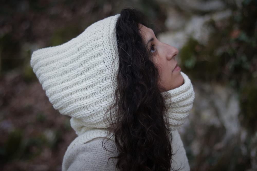 Capuchon capuche bustier en pure laine tricoté main origine france laine d'ariège artisanat