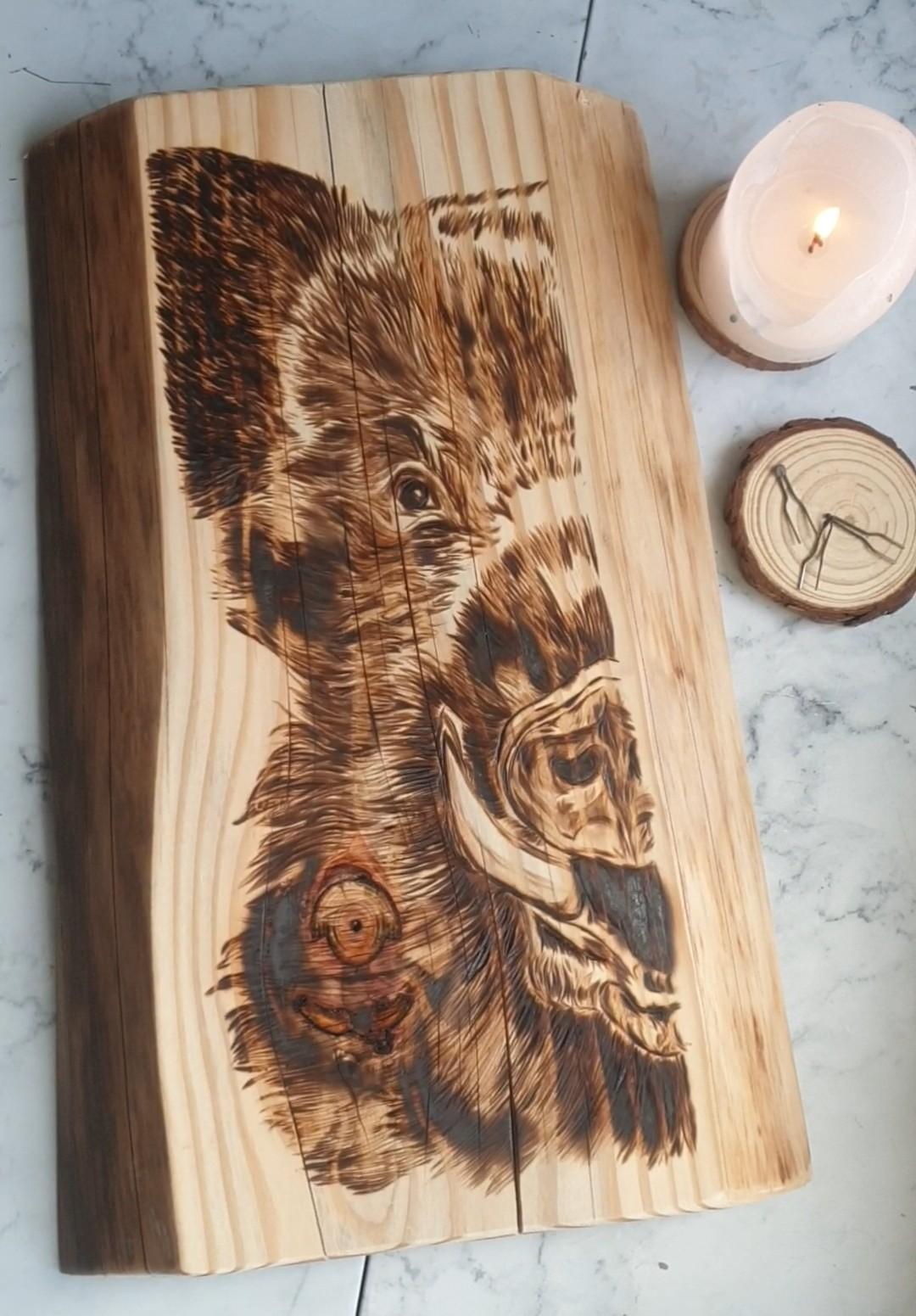 Pyrogravure sur bois faune sauvage
pyrogravure d 'animaux de la ferme vache poules portrait animaux 
pyrogravure d'animaux de compagnie chiens chats 
Cadeau chasseur chasseresse personnalisé
Art pyrogravure photographie animal sauvage
Pyrogravure fait main chasseur
Décoration chasseur faune sauvage
Œuvre d'art animalier pyrogravure bois
Cadeau chasse photographies faune sauvage
Pyrogravure Faune Sauvage Personnalisée - Cadeau Chasseur & Chasseresse
Œuvre d'Art en Pyrogravure : Faune Sauvage en Bois - Cadeau pour Chasseur
"Offrez un cadeau unique aux passionnés de chasse et de nature avec une pyrogravure réalisée à la main sur bois, inspirée de photographies de faune sauvage. Chaque œuvre est soigneusement gravée à la main, apportant une touche personnelle aux images de cerfs majestueux, de sangliers, de renards et d'autres animaux emblématiques. Parfait pour un chasseur ou une chasseresse, cette pièce d'art est un hommage à la beauté brute de la nature."