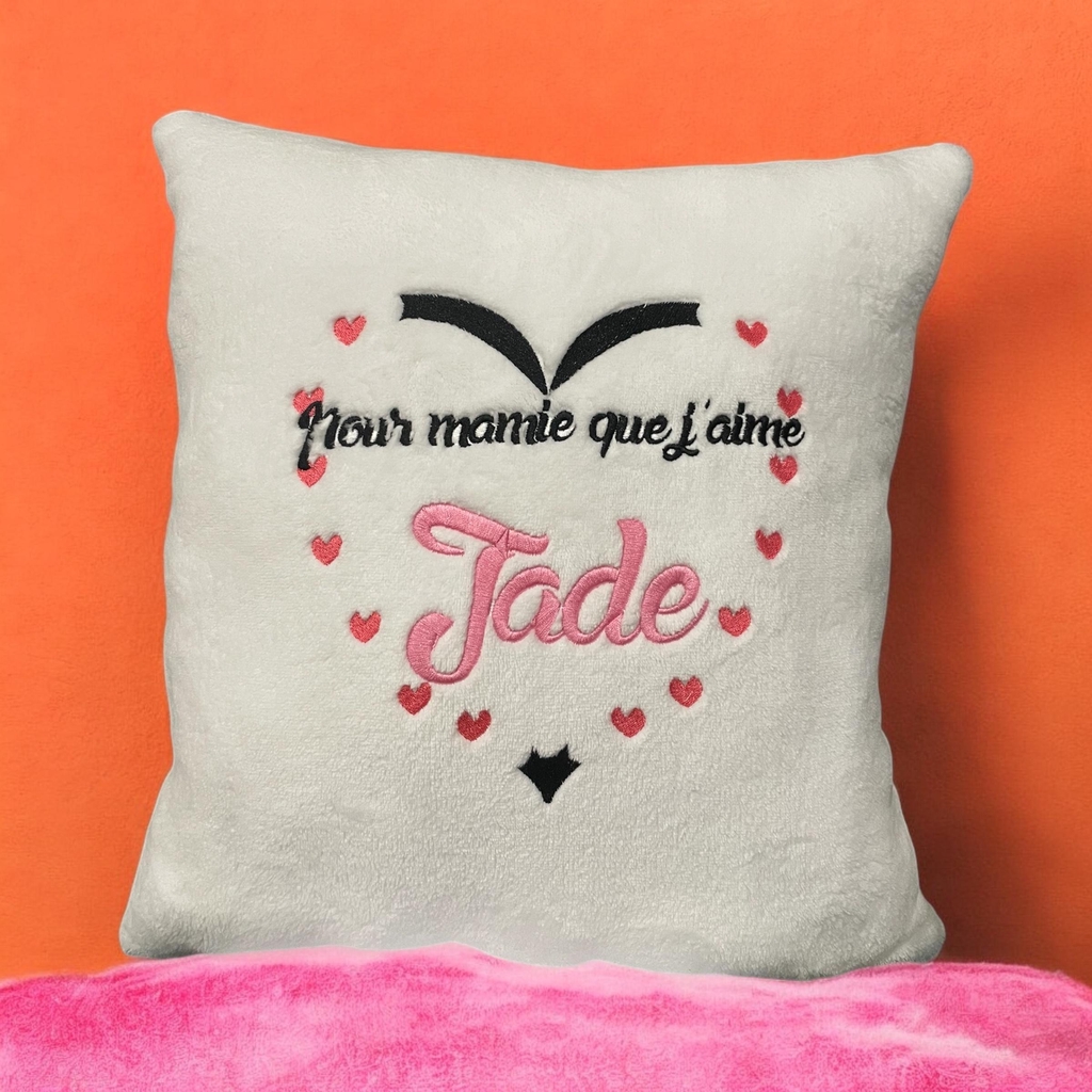 Coussin personnalisé brodé. personnalisation sur demande secteur Cany Barville, Doudeville, Yvetot, St Valery en caux, Fécamp, Yerville