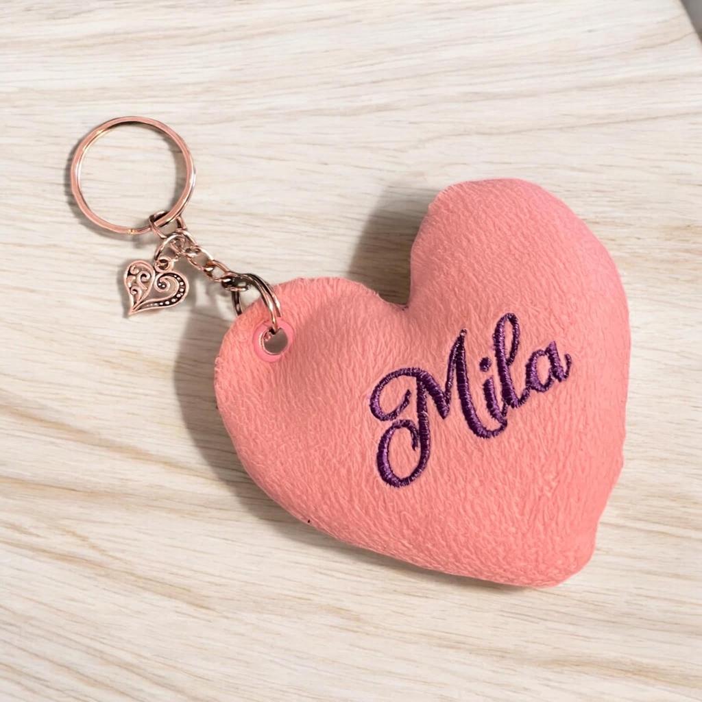 Porte clé 
#PorteClésDoudou #IdéeCadeau #BroderiePersonnalisée #CadeauUnique #faitmainavecamour