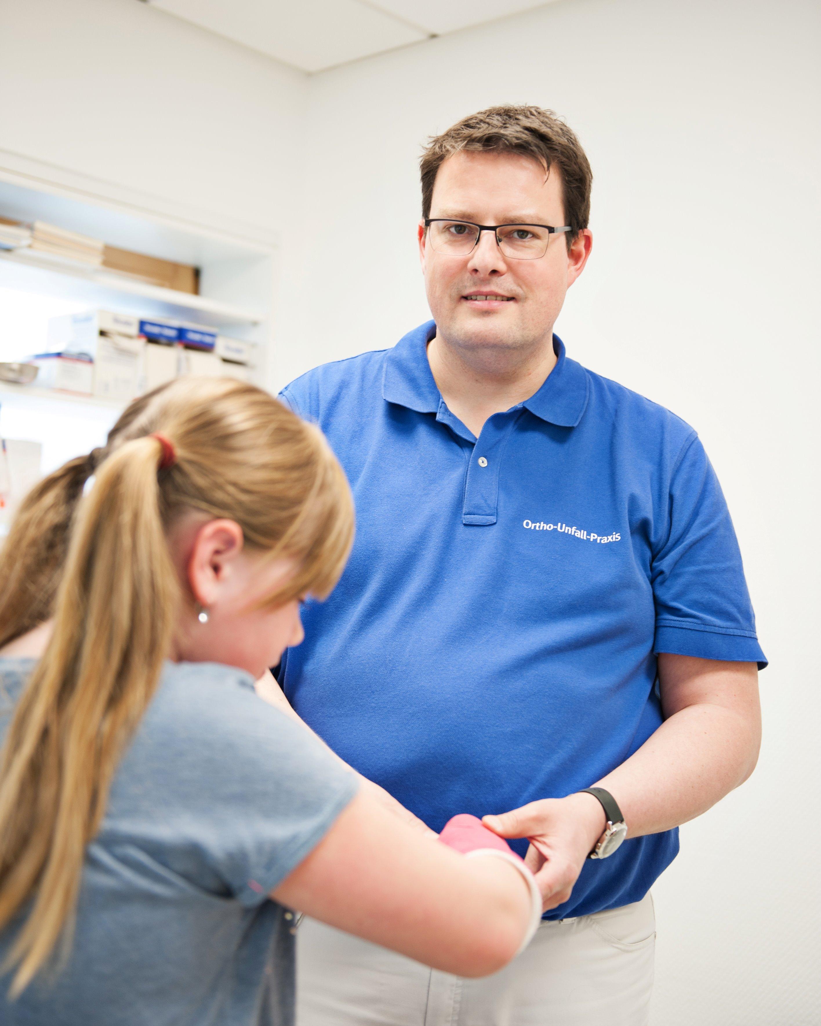 ein Kind wird behandelt