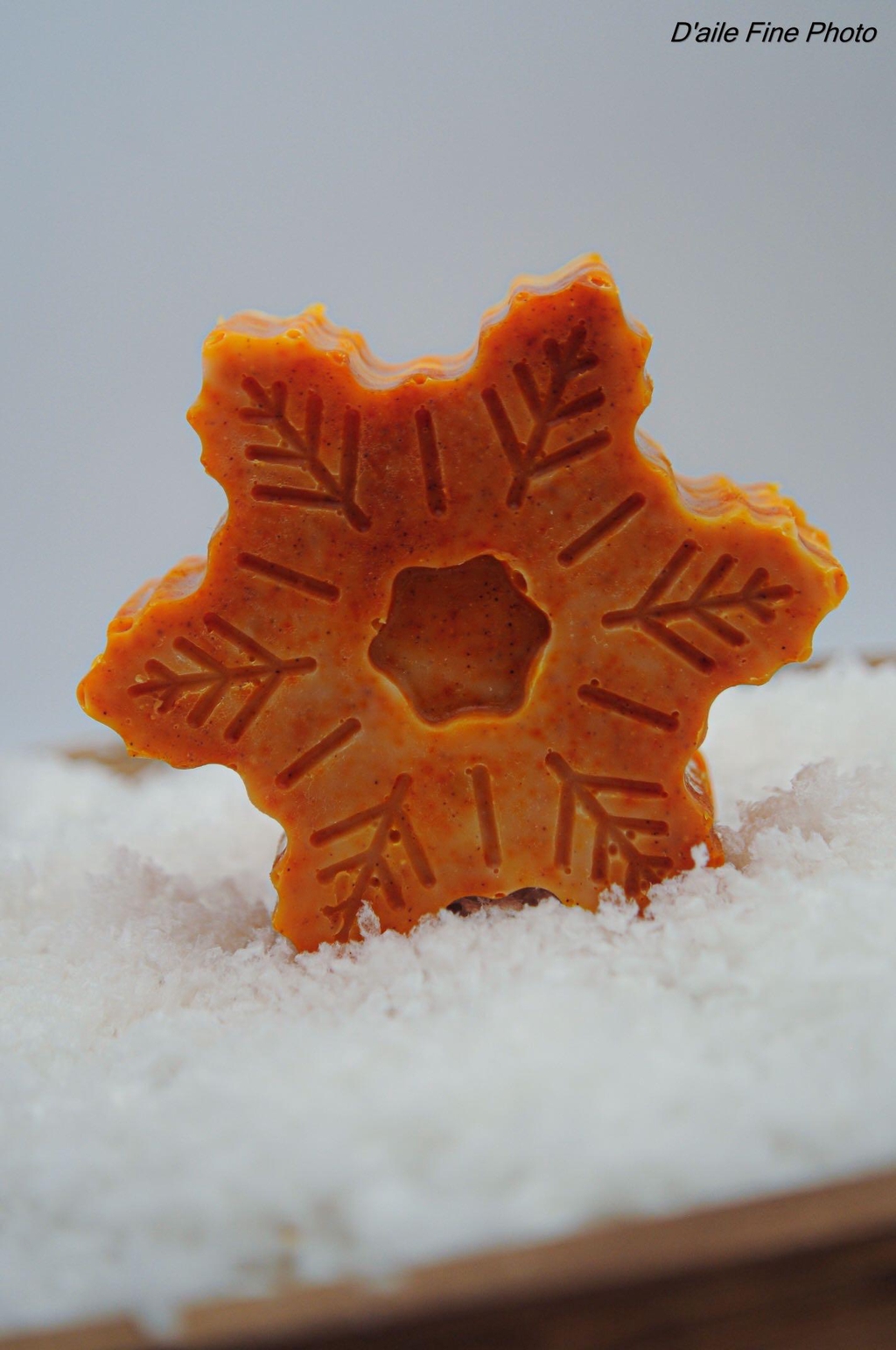 Savons naturels saponifiés à froid et fabriqués à la main avec des ingrédients issus de l’agriculture biologique. 