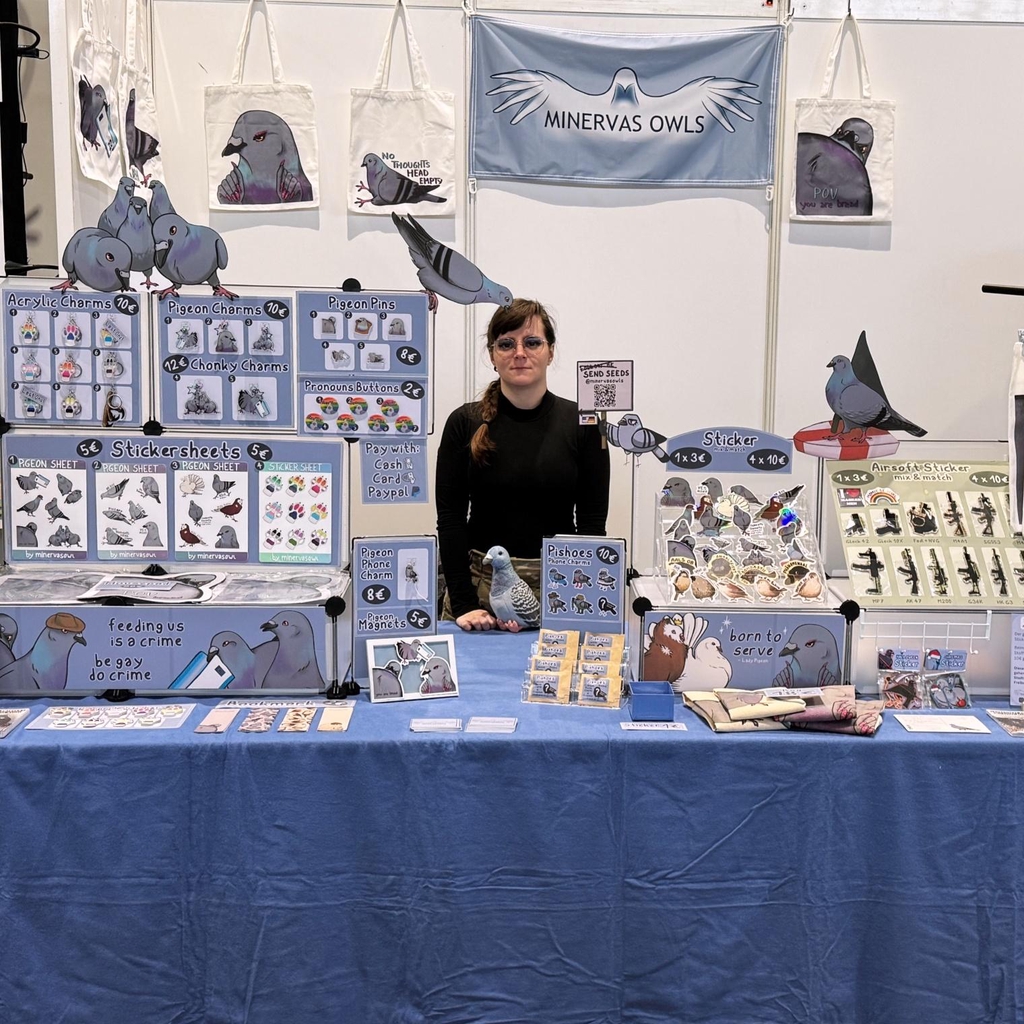 Artist Alley Table from MinervasOwls at Comic Con Stuttgart 2025
Artist Alley Stand von MinervasOwls auf der Comic Con Stuttgart 2025