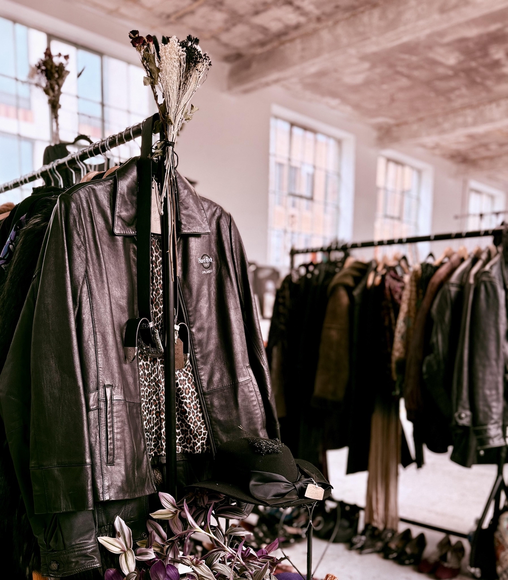 Eyes Wilde and Open- Pre-Loved and Vintage Clothing 