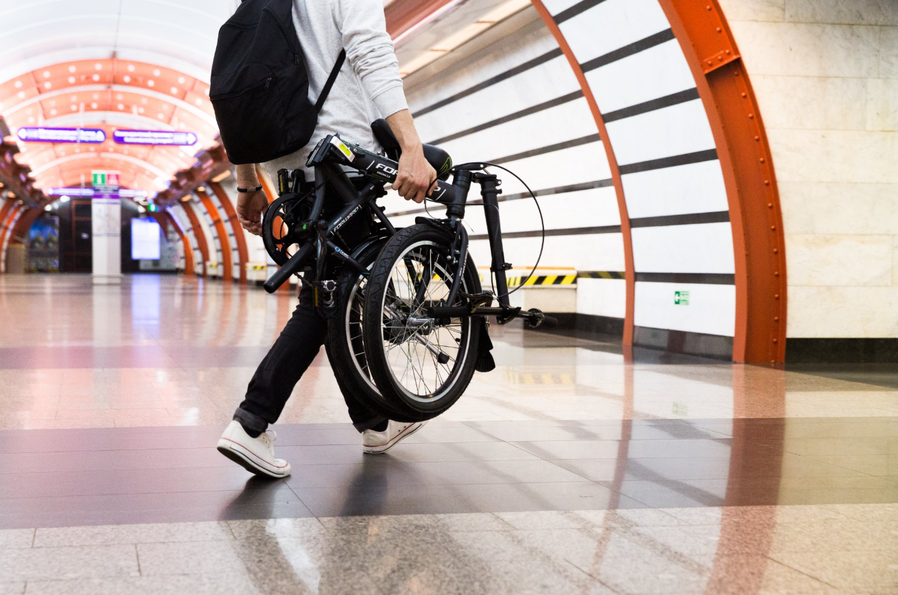 "Ontdek de beste opvouwbare elektrische fietsen bij BikeMix.nl. Onze compacte en krachtige e-bikes bieden de perfecte oplossing voor stadsverkeer en het gemak van onderweg opvouwen. Of je nu woon-werkverkeer wilt versnellen of een duurzame manier zoekt om je stad te verkennen, onze opvouwbare e-bikes combineren innovatie, stijl en functionaliteit. Kies uit een breed assortiment van hoogwaardige, lichtgewicht modellen die eenvoudig in je auto of appartement passen. Bestel nu en ervaar de toekomst van het fietsen met