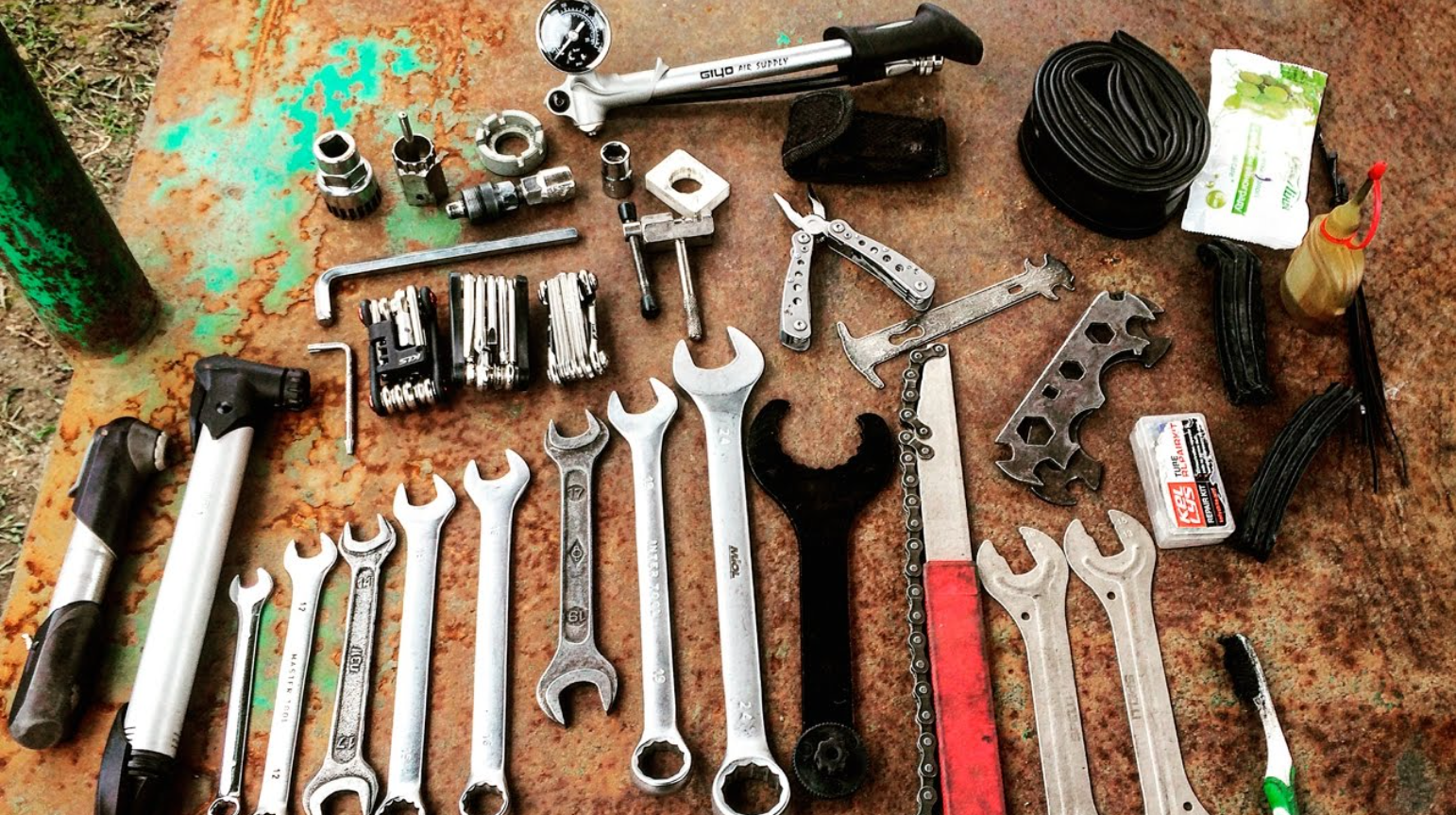 "Alles voor fietsreparatie en onderhoud vind je bij BikeMix.nl! Ontdek ons assortiment fietsgereedschap, van multitools tot professionele reparatiesets. Snelle levering en scherpe prijzen!"