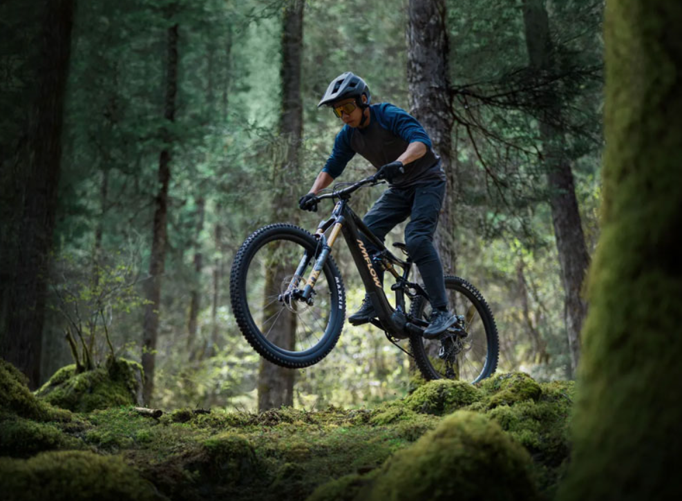 Elektrische Mountainbikes bij BikeMix.nl – De Ultieme Ervaring in Off-Road Avonturen

Ontdek de kracht van elektrische mountainbikes bij BikeMix.nl. Onze zorgvuldig geselecteerde collectie biedt geavanceerde e-bikes, ideaal voor avontuur en off-road rijden. Met krachtige motoren, robuuste frames en uitstekende accu’s zorgen onze elektrische mountainbikes voor een onmiskenbare prestatie, zelfs op de zwaarste terreinen. Of je nu door de bossen wilt cruisen of uitdagende bergen wilt veroveren, onze e-bikes geven je de kracht en controle die je nodig hebt. Verken onze modellen en ervaar een nieuwe dimensie van vrijheid en plezier!