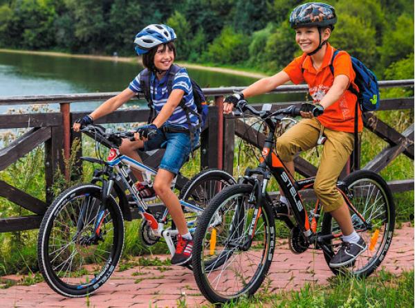 Kinderfietsen – Veilig en Leuk Fietsen voor Elk Kind
Ontdek ons ruime assortiment kinderfietsen voor alle leeftijden! Van stoere jongensfietsen tot schattige meisjesfietsen, wij bieden modellen in verschillende maten en kleuren. Onze kinderfietsen zijn veilig, comfortabel en duurzaam, perfect voor dagelijks gebruik of avontuurlijke ritjes. Shop nu bij BikeMix.nl en vind de ideale fiets die past bij de groei en behoeften van jouw kind.