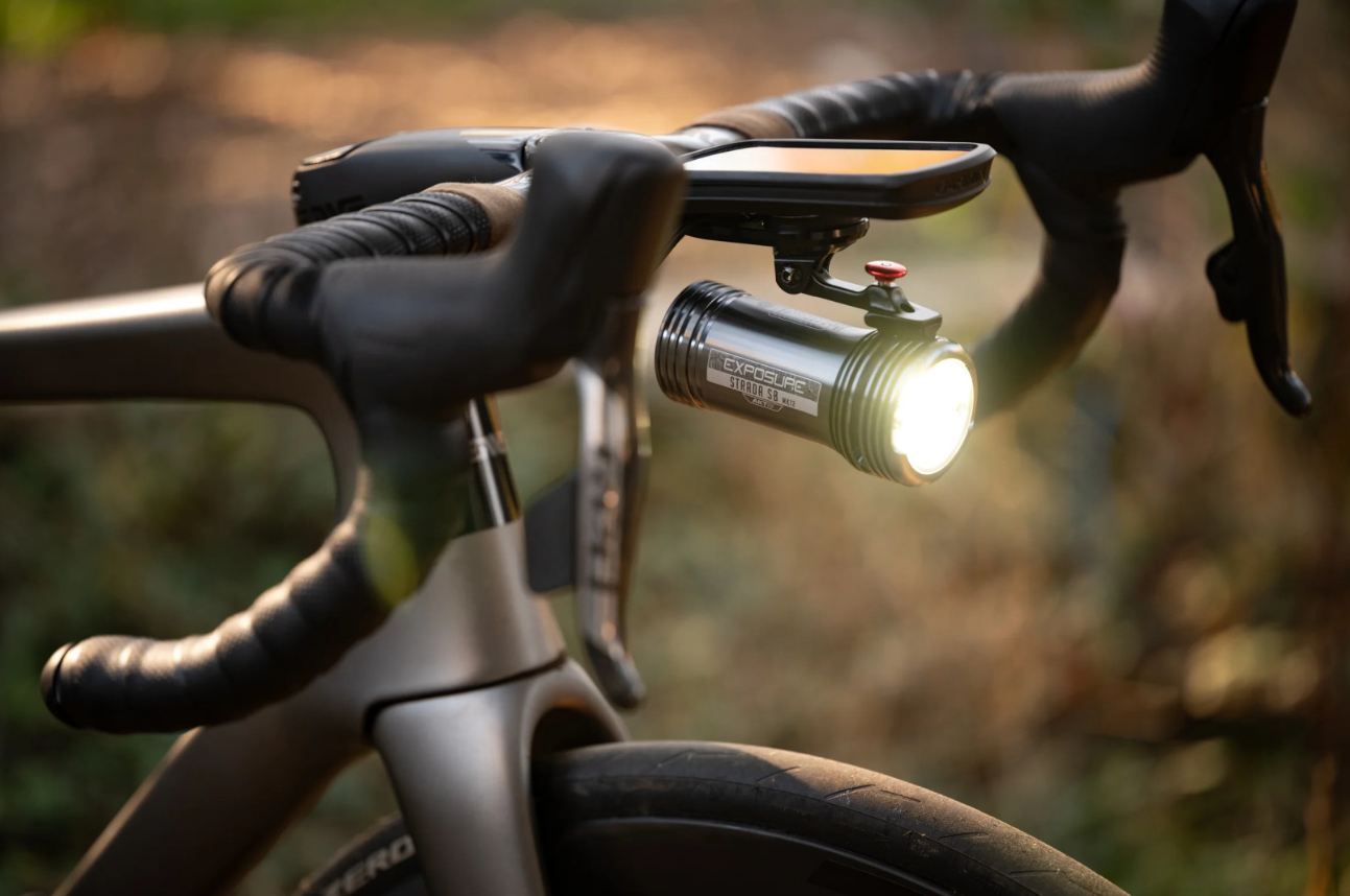 "Blijf veilig en zichtbaar met hoogwaardige fietsverlichting van BikeMix.nl! Ontdek krachtige LED-lampen, dynamoverlichting en USB-oplaadbare fietslampen. Snelle levering en scherpe prijzen!"