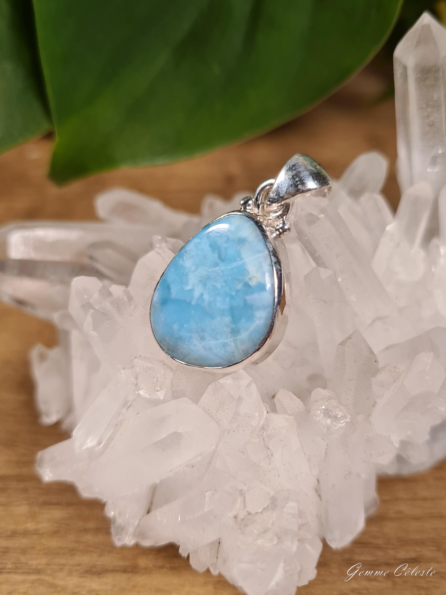 Pendentif en Charoïte naturelle