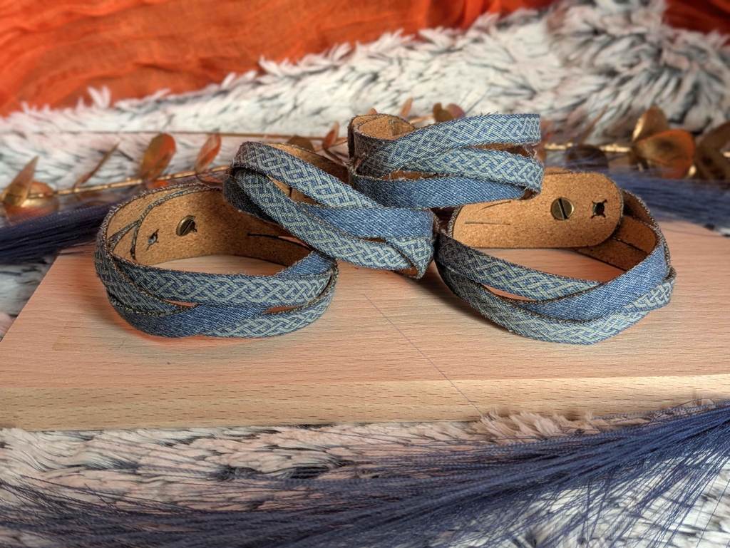 Bracelets en jean crées par Kierah Arts