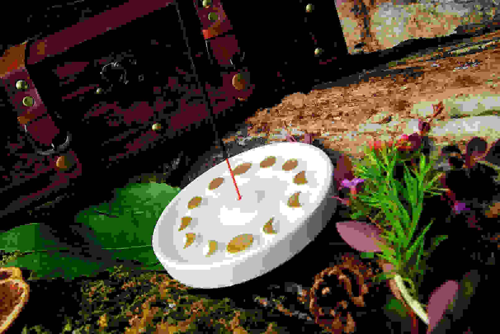 Encens, porte encens, bougeoir par liwa witch, créatrice bretonne mêlant univers gothique, celtique..