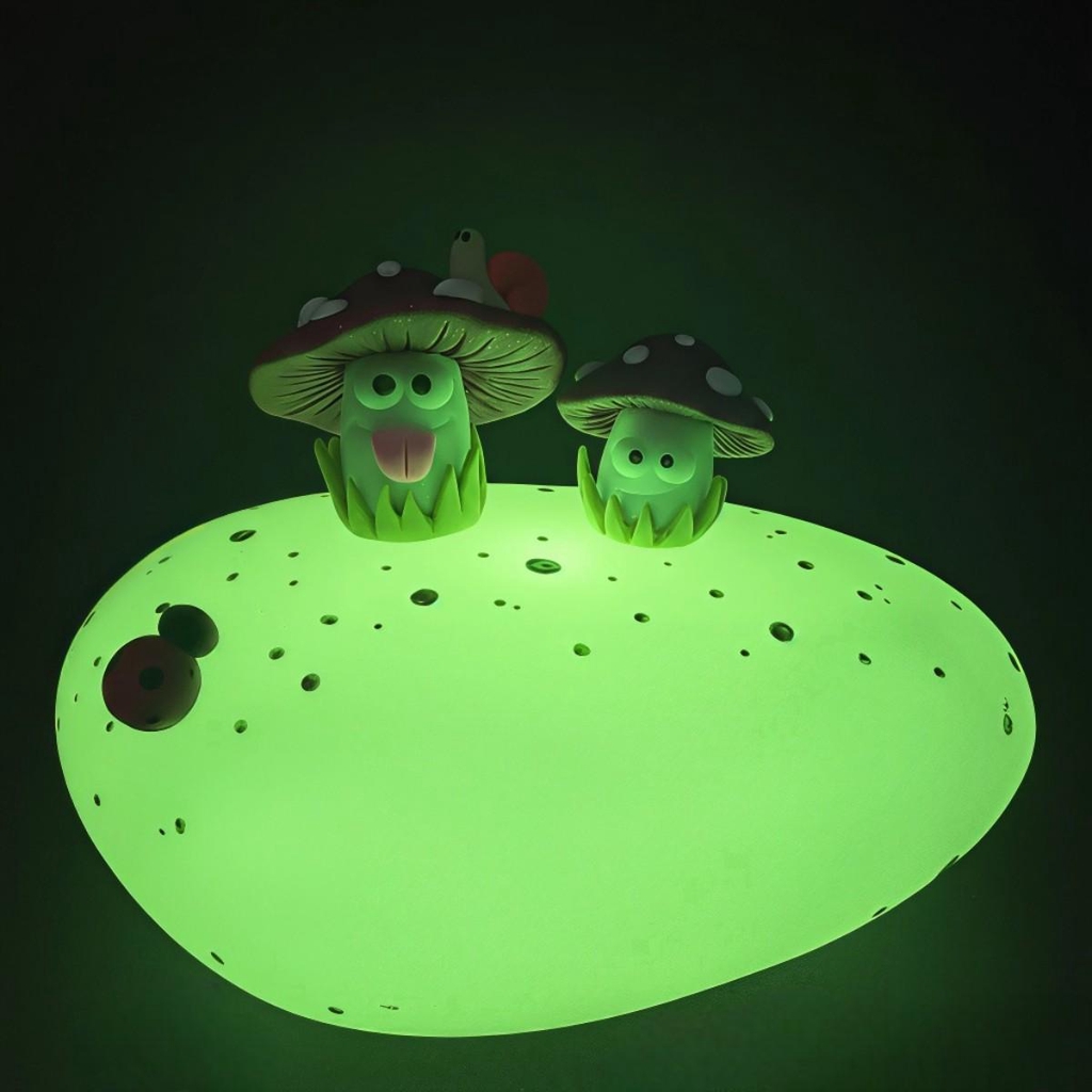 Veilleuse Champignons originale et rigolote, allumée dans le noir. artisanale et personnalisable