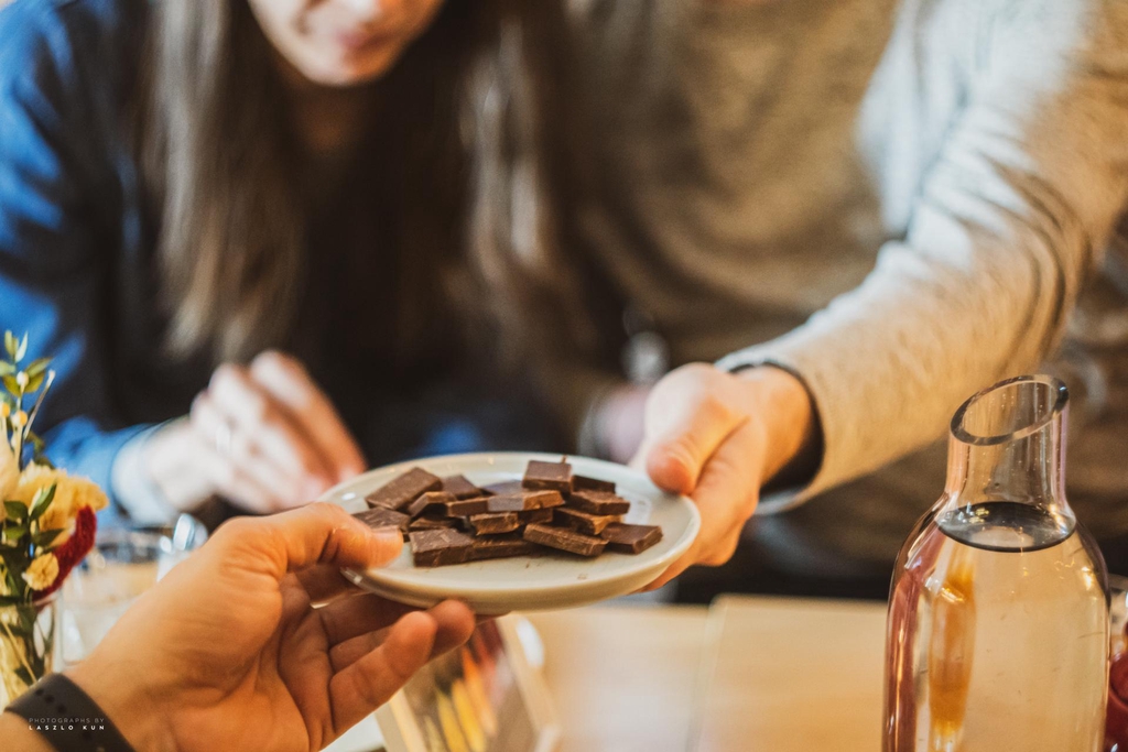 Delicious, ethical and sustainable craft chocolates.

Finom, etikus és fenntartható craft csokoládék