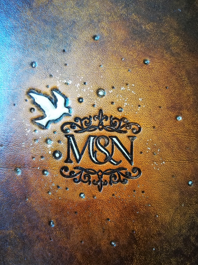 Cuir repoussé & maroquinerie d’art , Pièces uniques en cuir, Margaerycuir