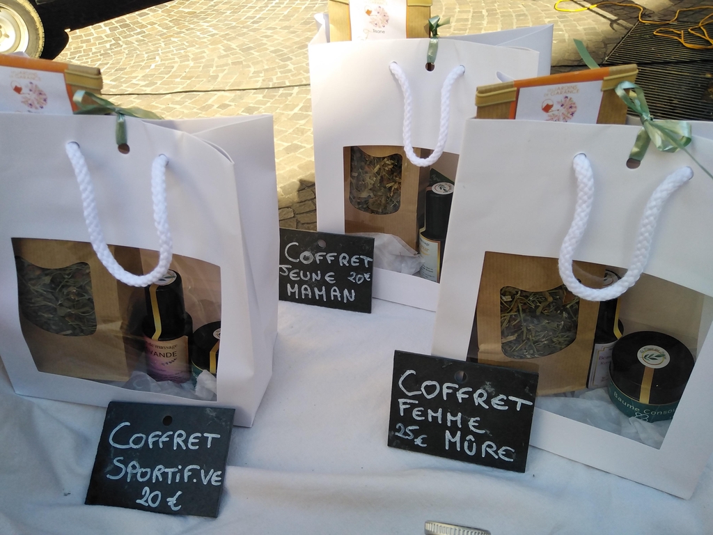 Coffrets cadeaux Plantes medicinales producteur productrice magie des plantes ardeche soigner naturel cosmétique soin tisanes local baume Tournon Valence direct bio cadeau