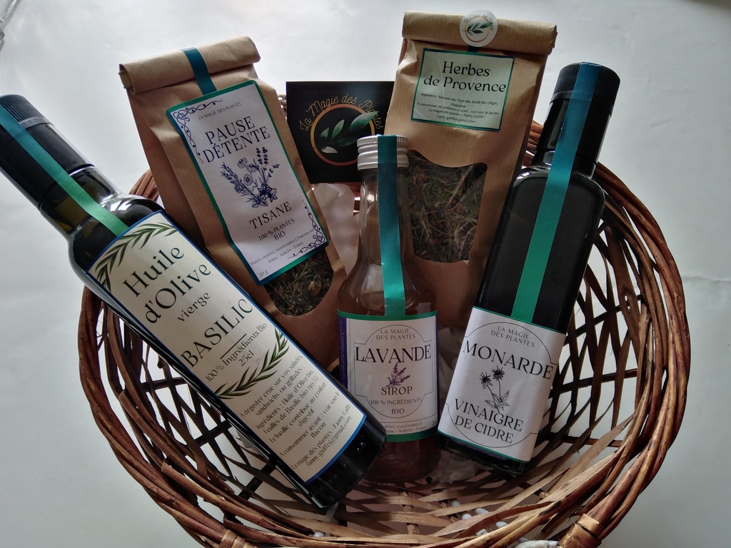 Panier de produits gourmands Plantes medicinales producteur productrice magie des plantes ardeche soigner naturel cosmétique soin tisanes local baume Tournon Valence direct bio cadeau