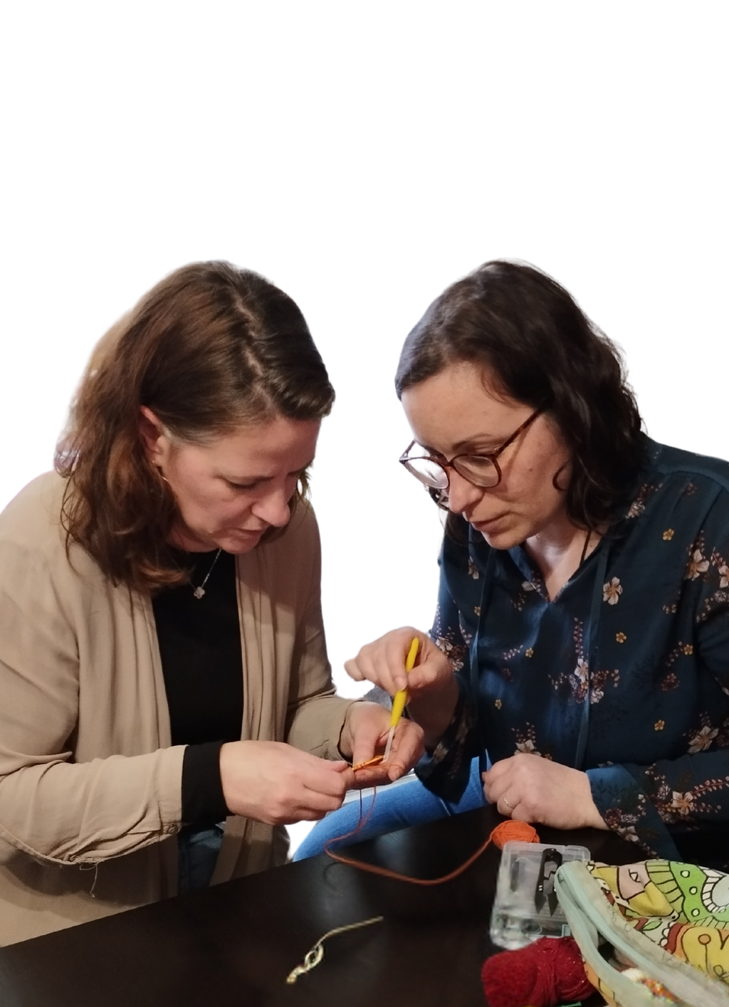 Elodie la créatrice de OmeBonheurs donne un cours de crochet individuels