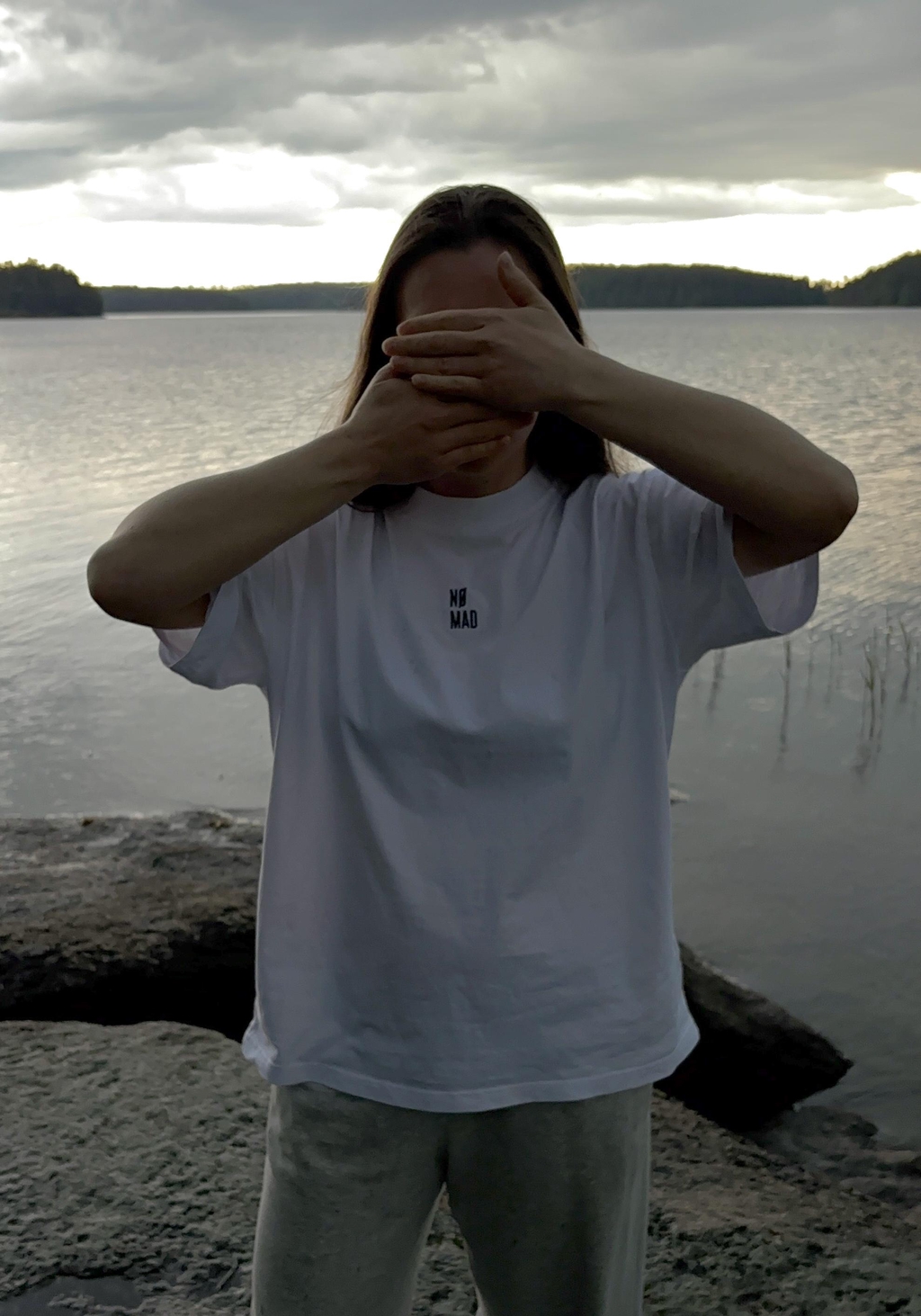 Oversized t-paita ja maisema