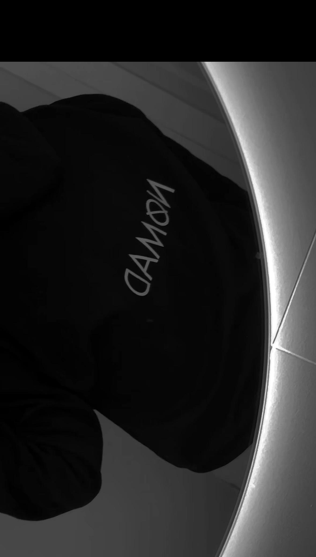 Nømad huppari. Tää ei oo huppari. Tää on vibe.