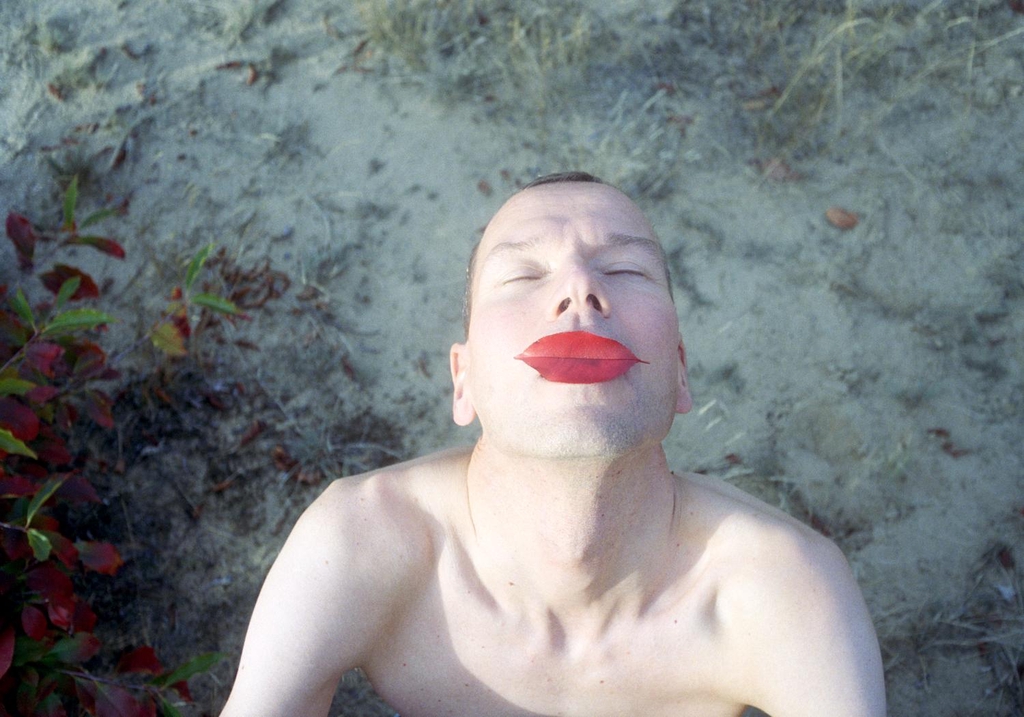 Webshop of artist Bibi-Joan. Books, fine art prints and posters. Male nude. Masculinity. Intimacy.