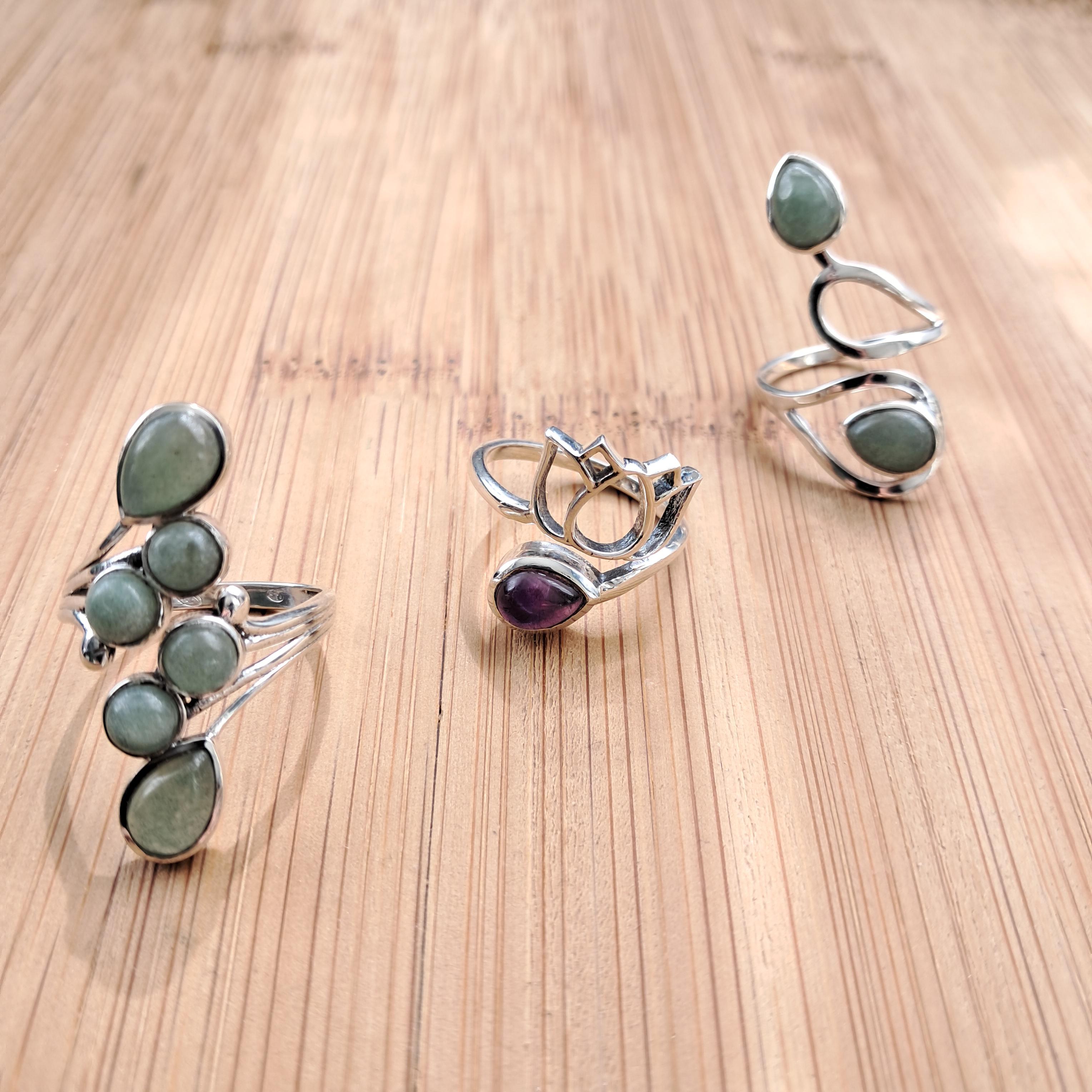 Bague en argent avec pierre naturelle