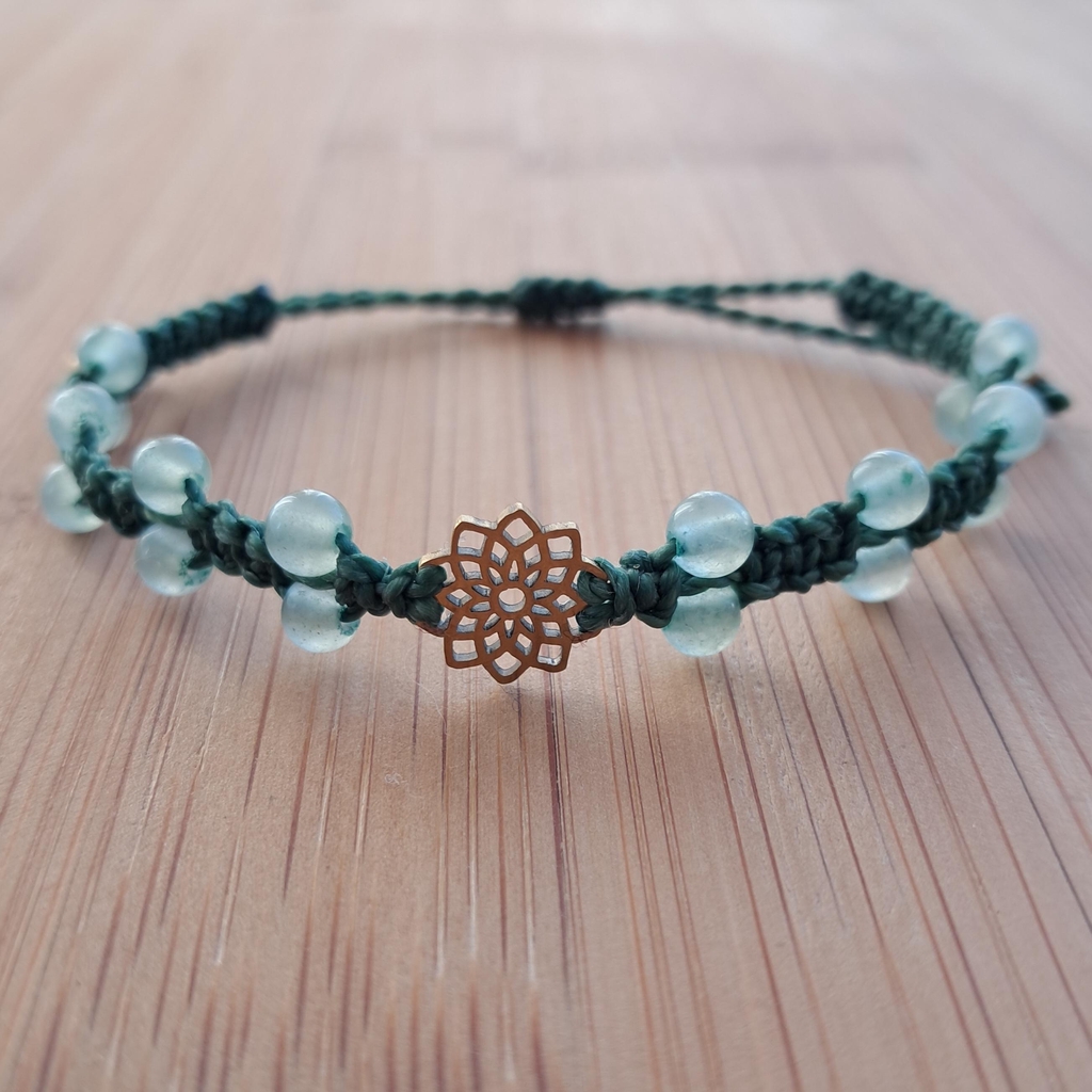 Bracelet "Jacqueline" en micro macramé et pierres naturelles