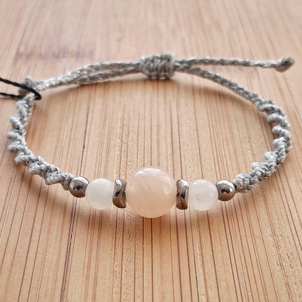 Bracelet "Louise" en micro macramé et pierres naturelles