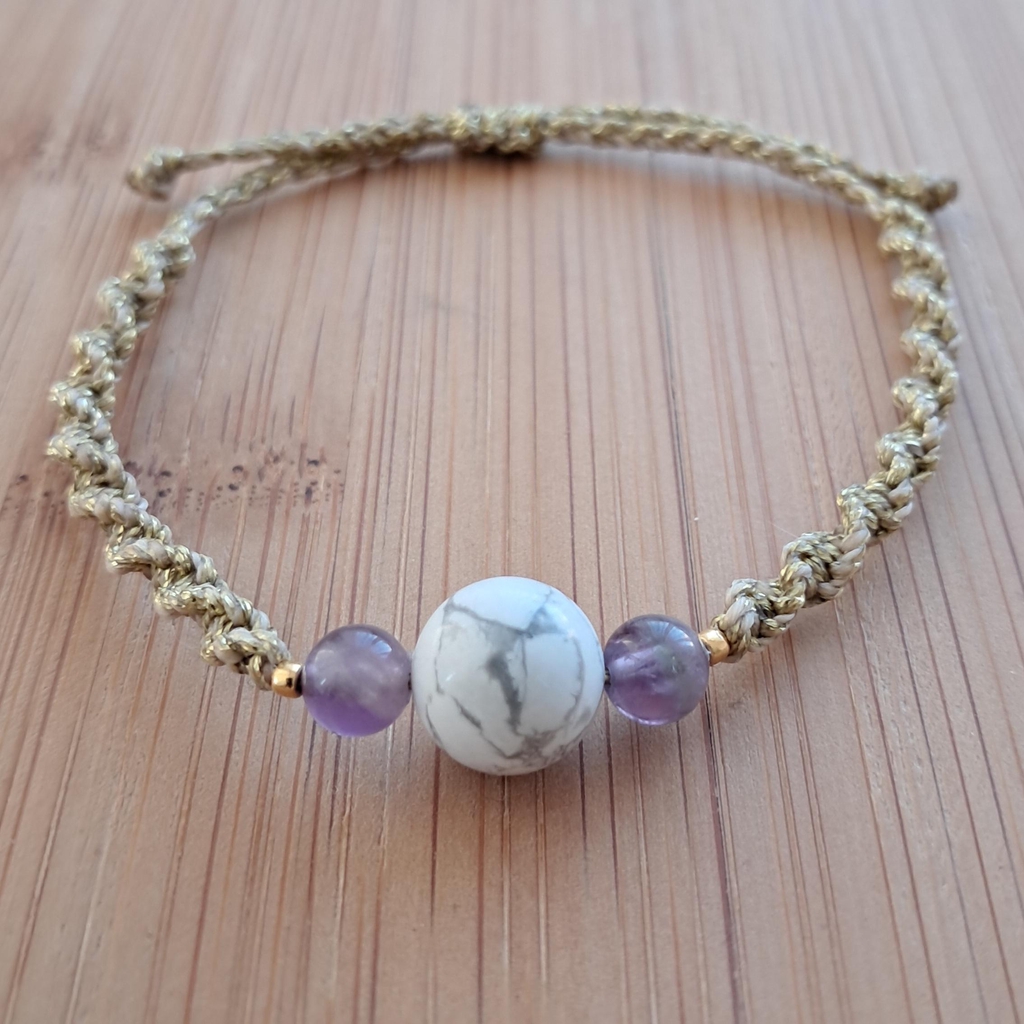 Bracelet "Jeanne" en micro macramé et pierres naturelles