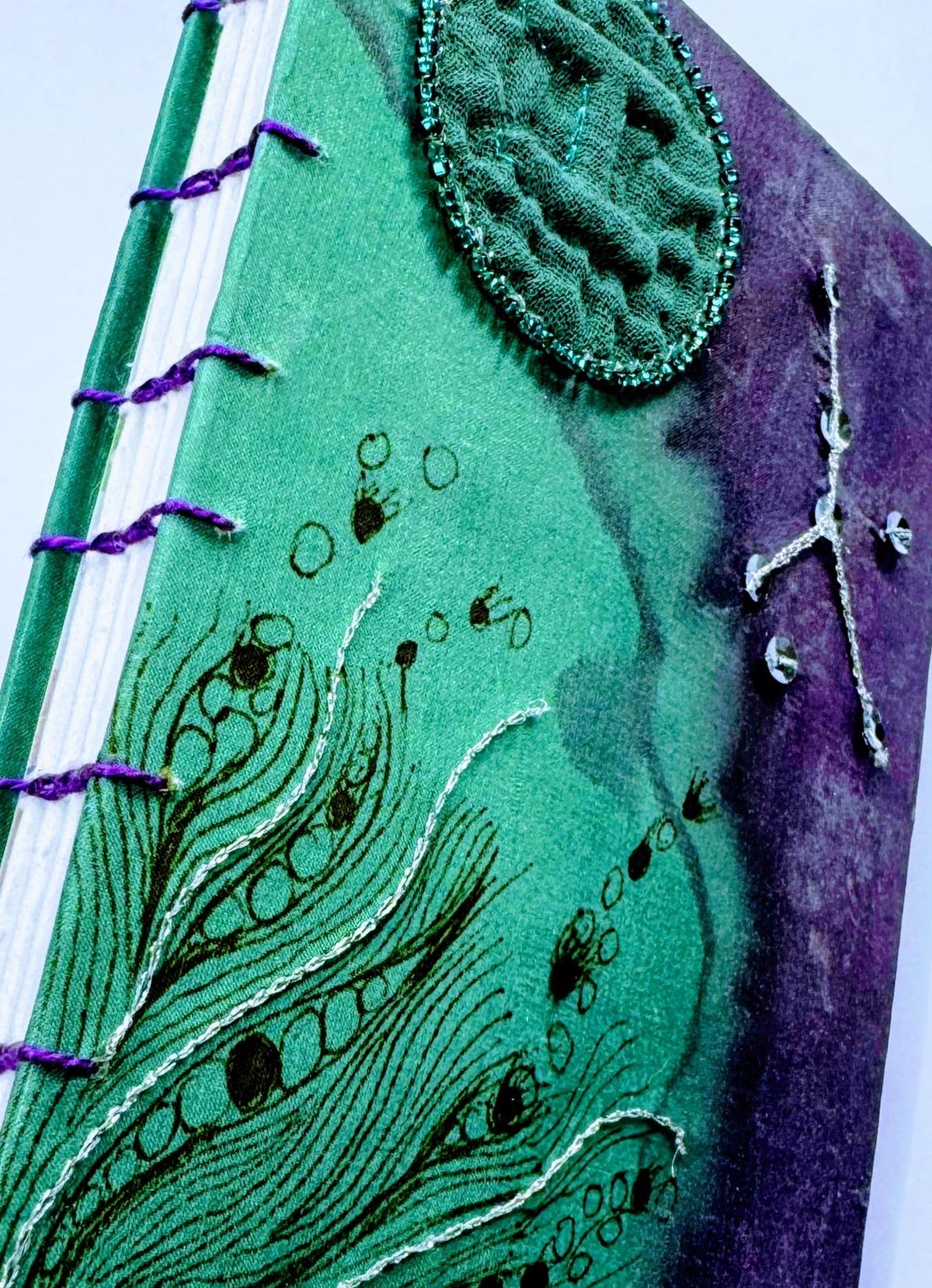 carnet brodé cert et violet
