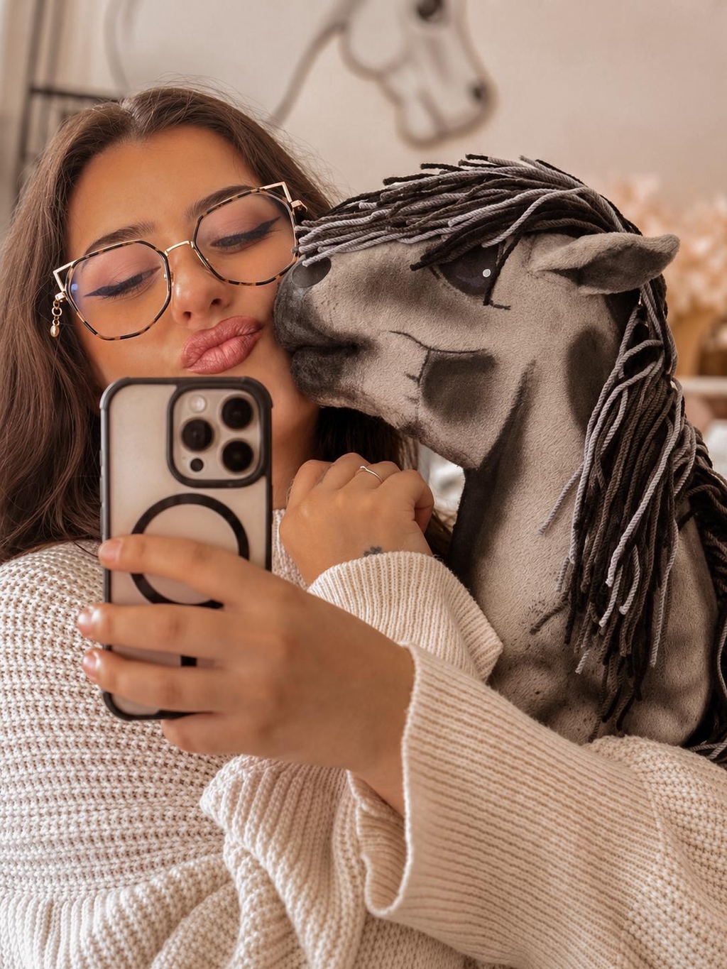 L’élégance au bout d’un bâton. Découvre des hobby horses d’exception ou personnalise celui de tes rêves !