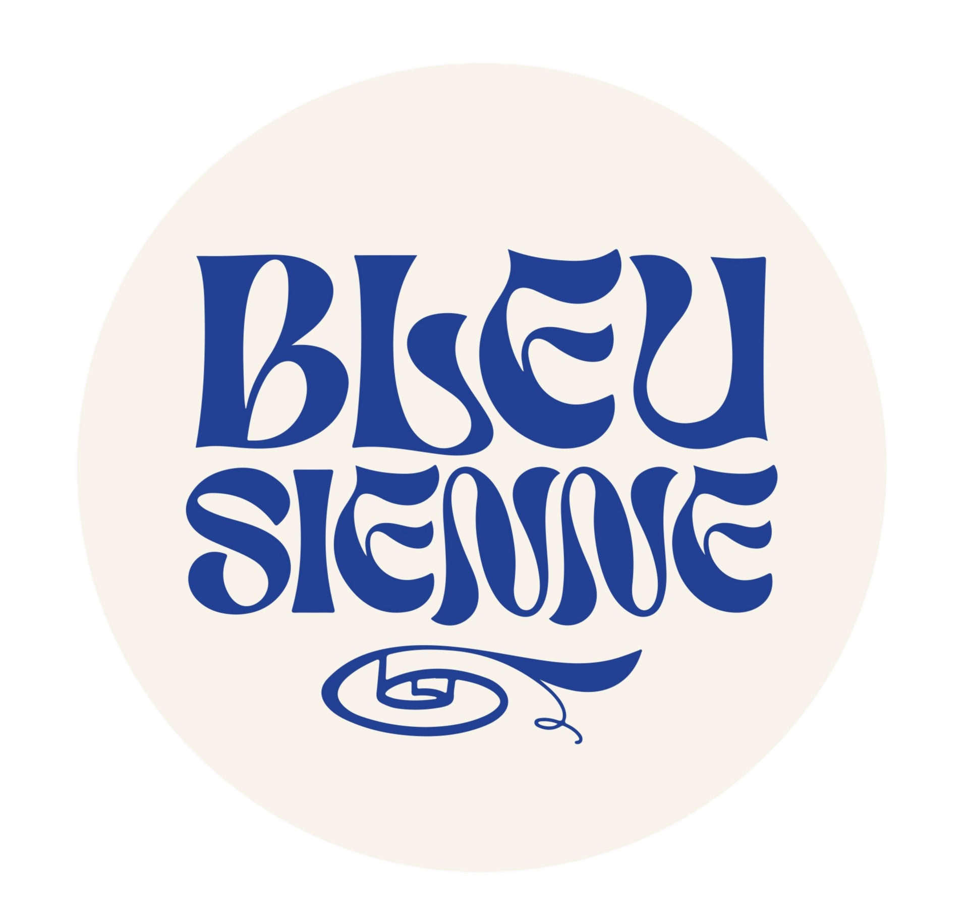 La marque Bleu Sienne est née à Gaillac, dans le sud ouest de la France. Elle crée des tapis artisanaux faits main, authentiques, pour une décoration intérieure unique.