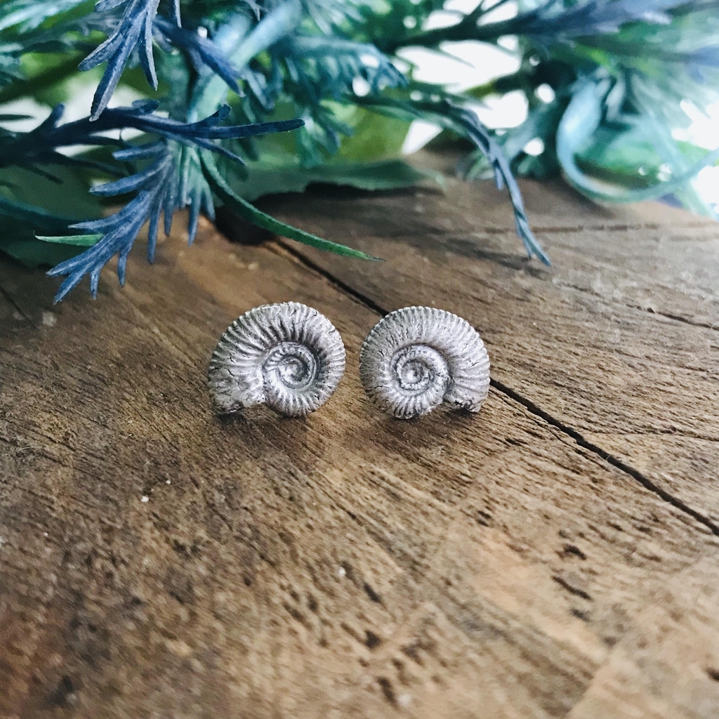 Jewellery, art, home decor and gifts made using repurposed, recycled, sustainable and eco friendly materials.
