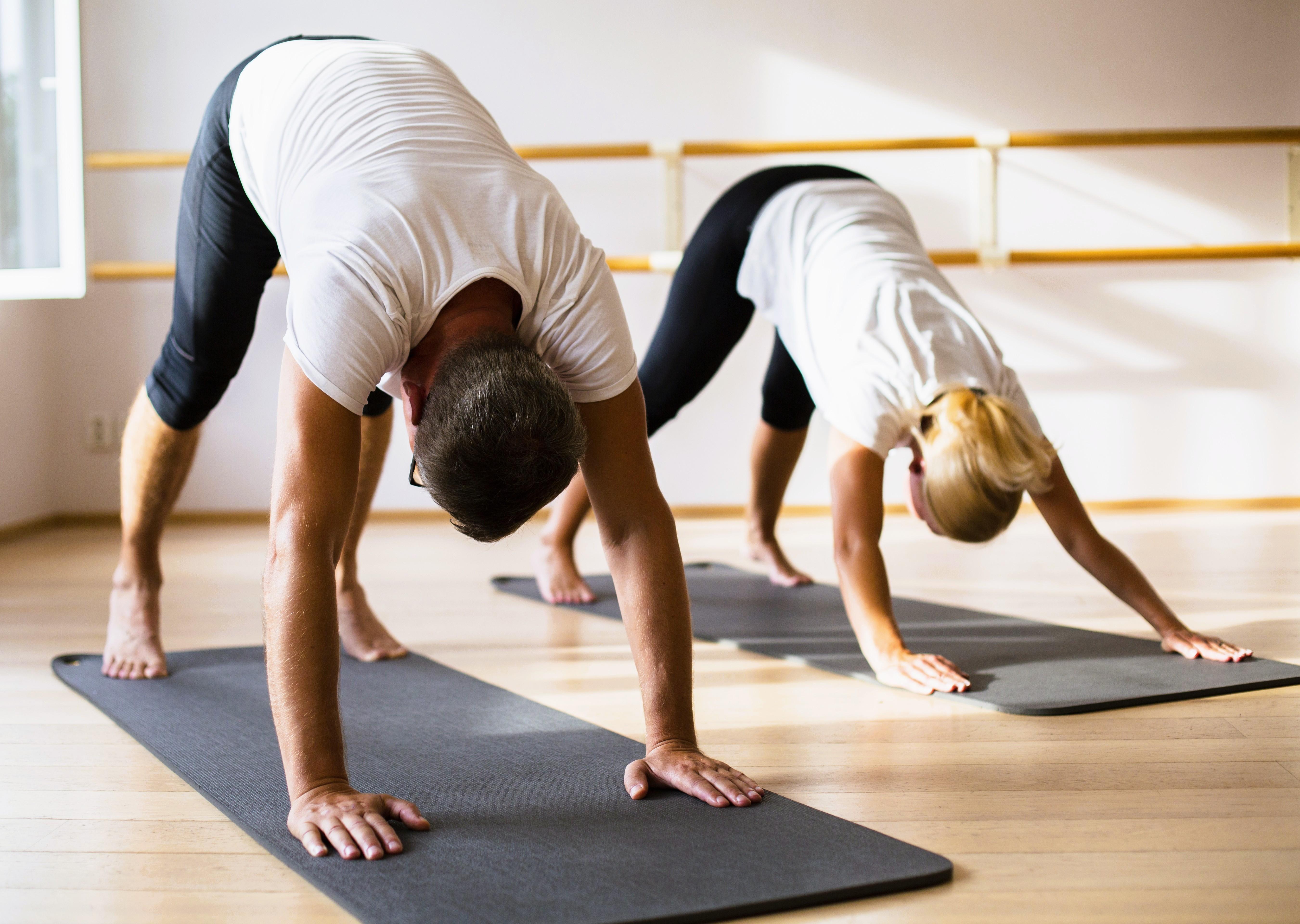 La fisioterapia deportiva permite reducir el dolor, recuperar la movilidad y la fuerza, mejorar el rendimiento físico y disminuir el riesgo de nuevas lesiones. El tratamiento está orientado a conseguir una recuperación completa para volver a entrenar y competir con seguridad.