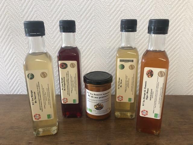 Sirop artisanal, sans colorant, réalisé avec les pétales de coquelicots cueillis sur la ferme, produit en agriculture biologique.