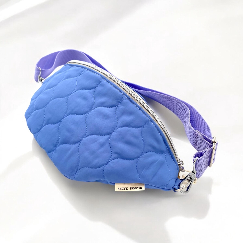 fliederfarbene Bauchtasche aus Steppstoff