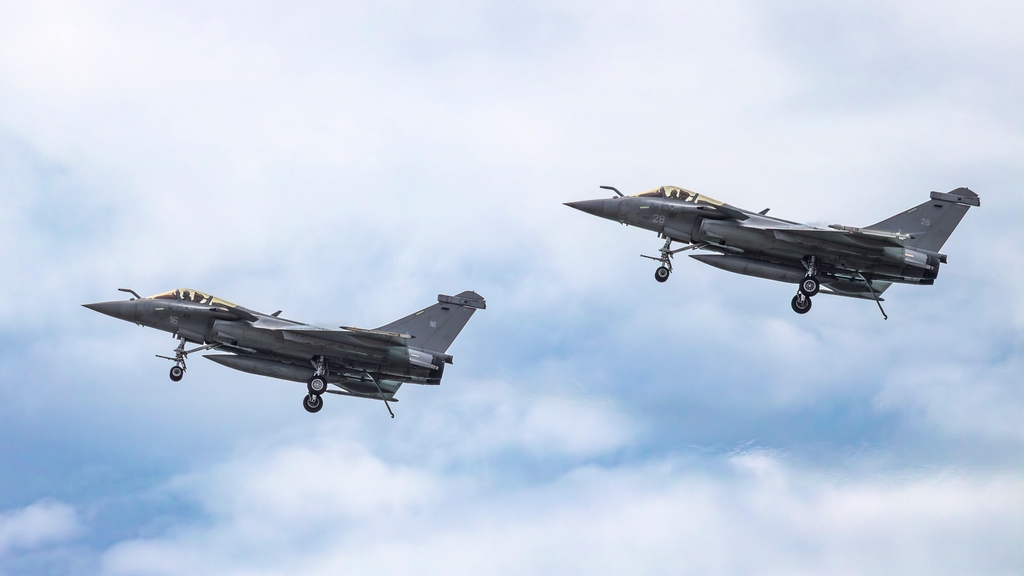 Deux Rafales en phase d'atterrissage