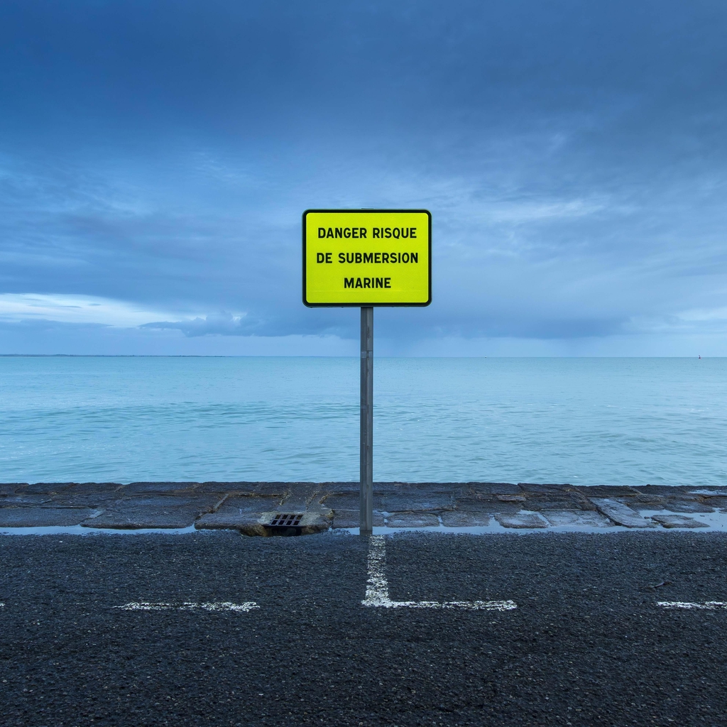 Panneau en bord de mer, risque de submersion