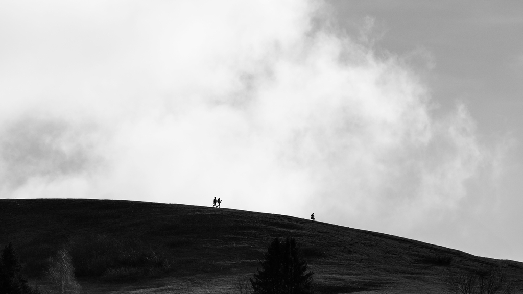 Silhouette sur une crête