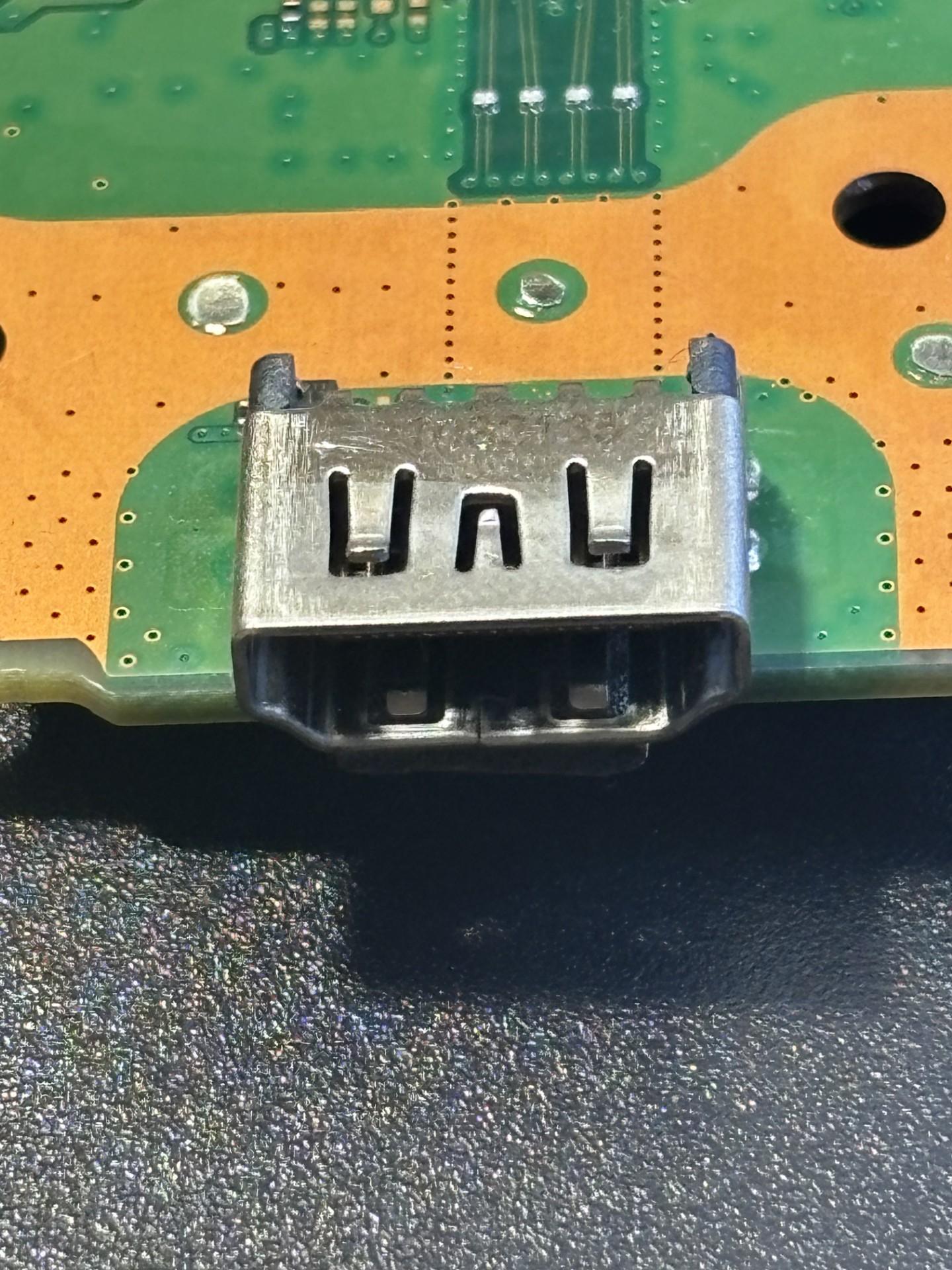 Écran Noir PS5 ou Xbox : Réparation du Port HDMI à Couvrot