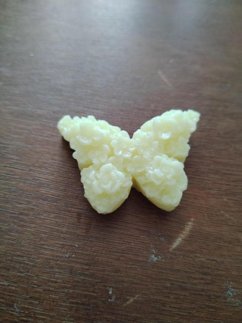Logo en forme de papillon c'est le fondant parfumé le plus vendu.

