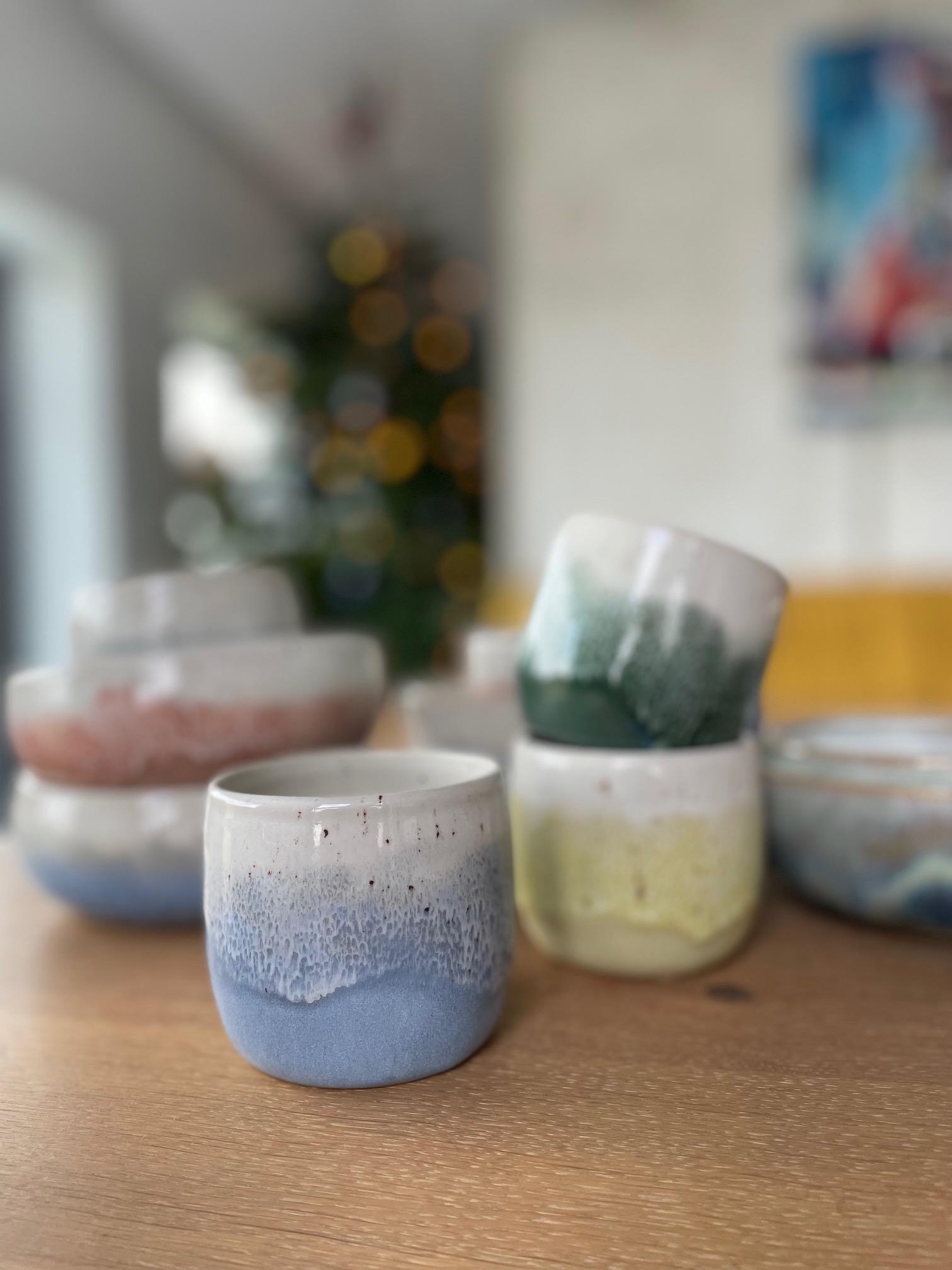 Tassen und Becher